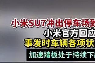 不愧是我看上的！滕哈赫赛后拥抱霍伊伦，将后者的头揽进胸口